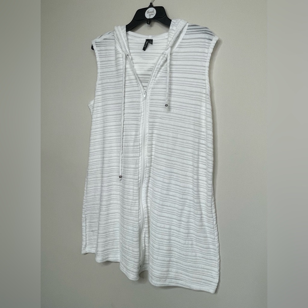 Elegant White Hoodie Women's Swim‎ Coverup
~ Size Large ~ Vacation